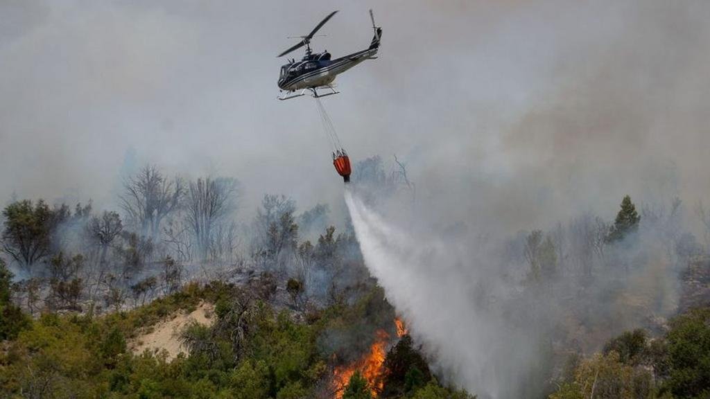 Contienen el incendio de El Bolsón pero surgen otros tres focos en Neuquén