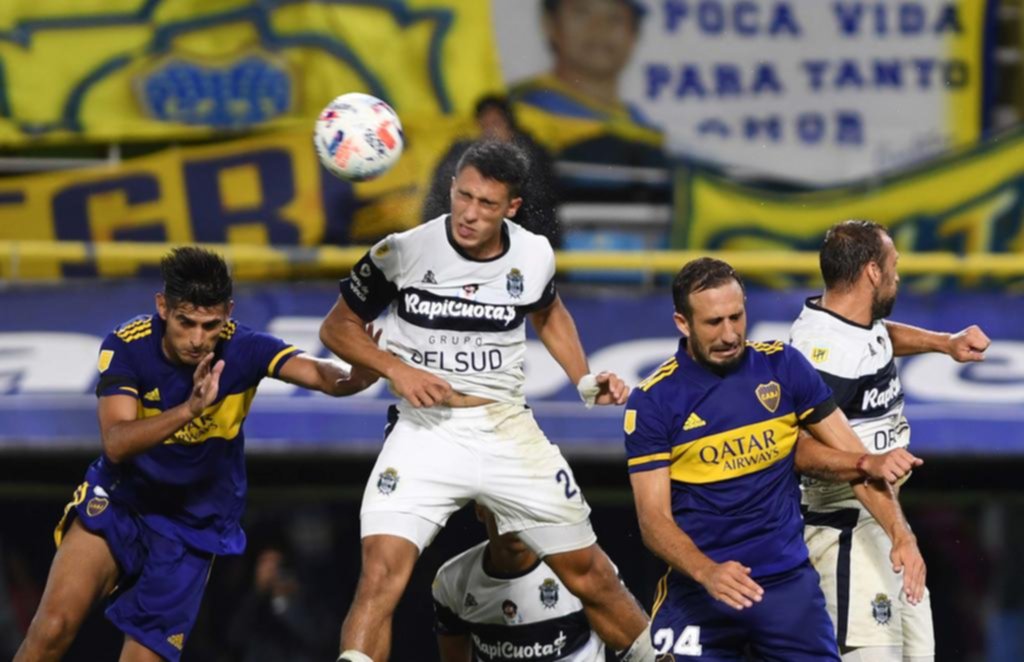 “No podemos cometer esos errores en la pelota parada”, lamento Russo tras el empate