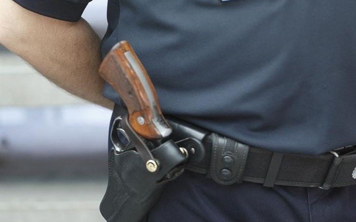 Violencia de género: en La Pampa le quitarán el arma reglamentaria a policías con denuncias