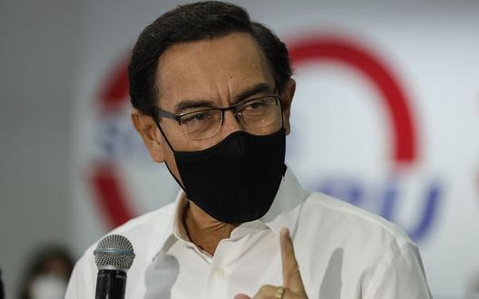 Escándalo en Perú por irregular aplicación de vacunas a altos funcionarios