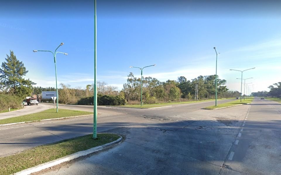 Un ciclista murió embestido por un auto en el Camino a Punta Lara