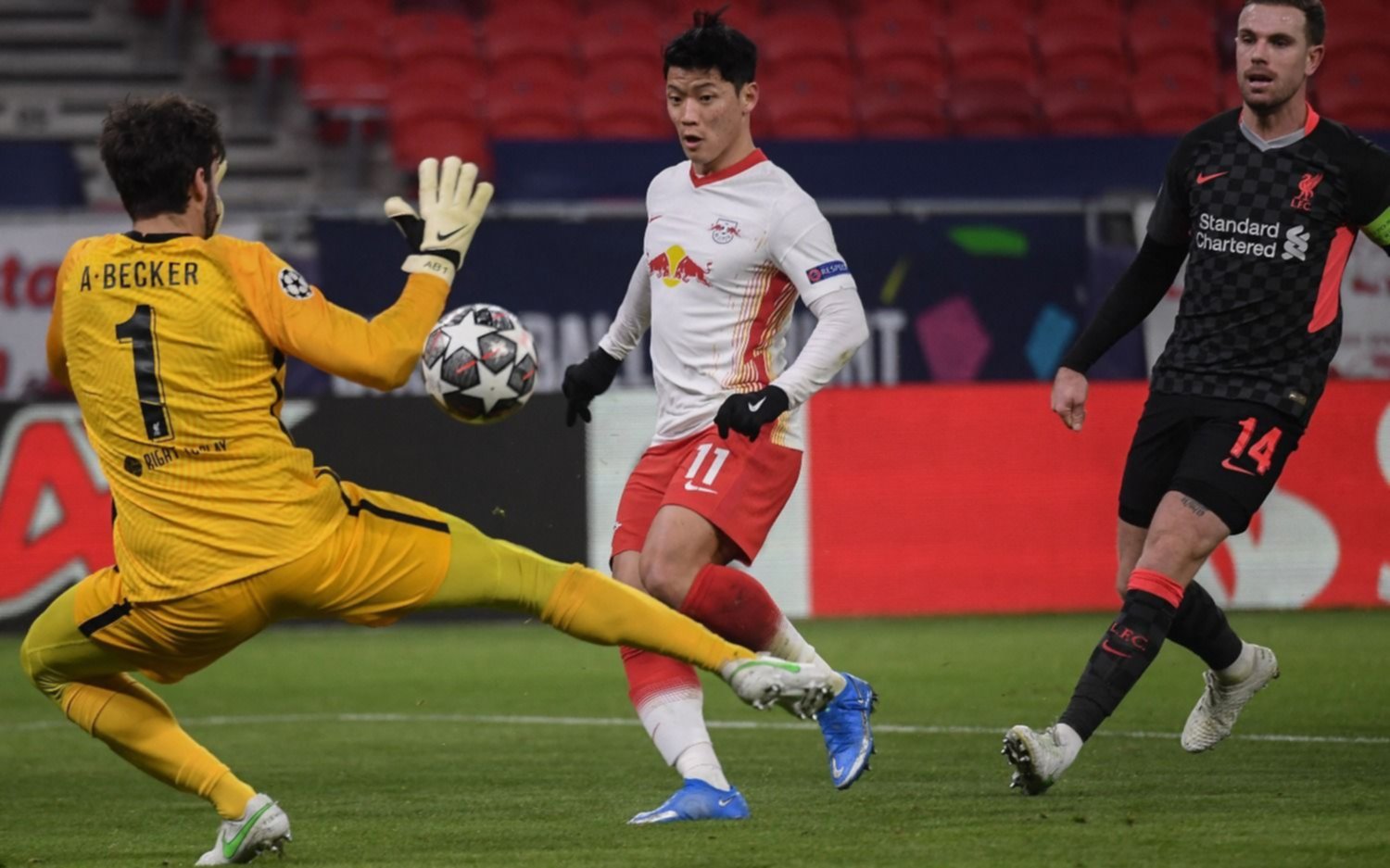 Liverpool le ganó a Leipzig en Budapest y puso un pie en cuartos