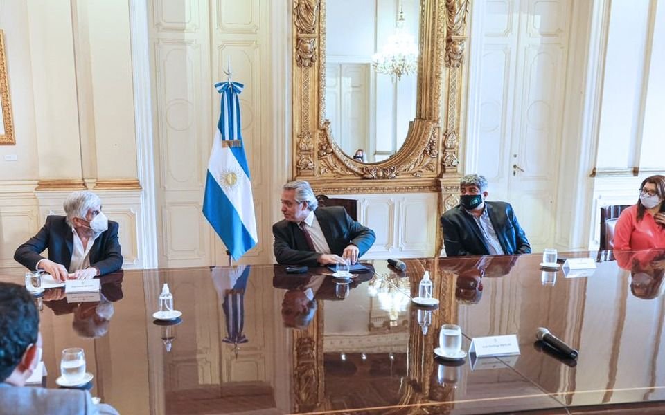 Ganancias: gremios quieren que también eximan del impuesto al aguinaldo, viáticos y horas extras