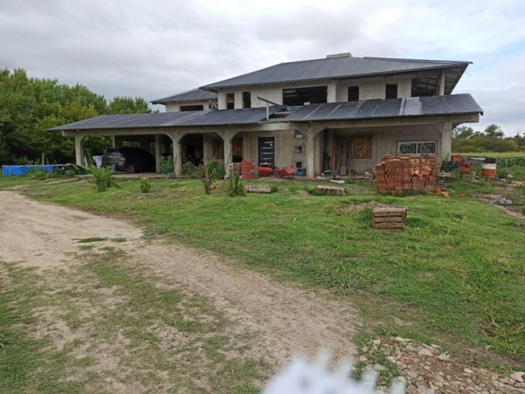 Vestidos de policías y armados, atracan tres casas de la Zona Oeste de la Ciudad