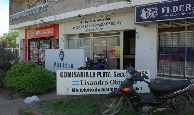 Insólito robo en la puerta de la comisaría de Lisandro Olmos