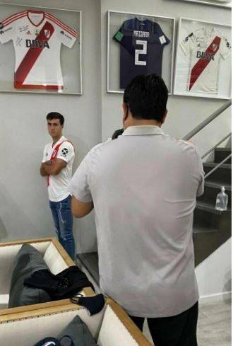 Paradela ya se prueba la camiseta de River