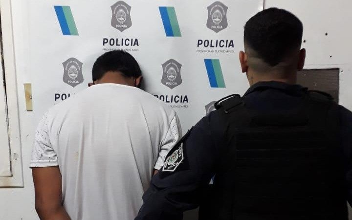 Altos de San Lorenzo: detuvieron a un joven de 22 años por golpear y amenazar a su pareja