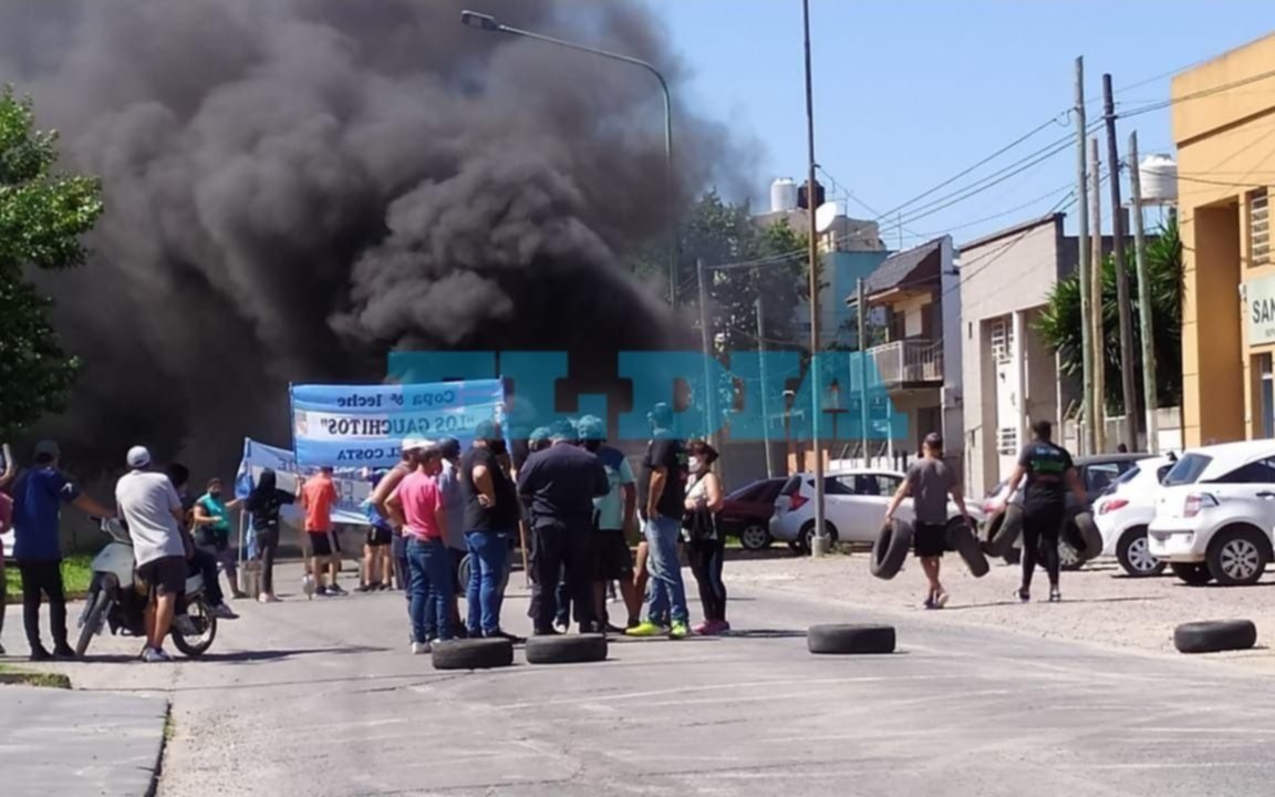 Por una protesta se mantiene cortado el cruce de 137 y 32 en San Carlos