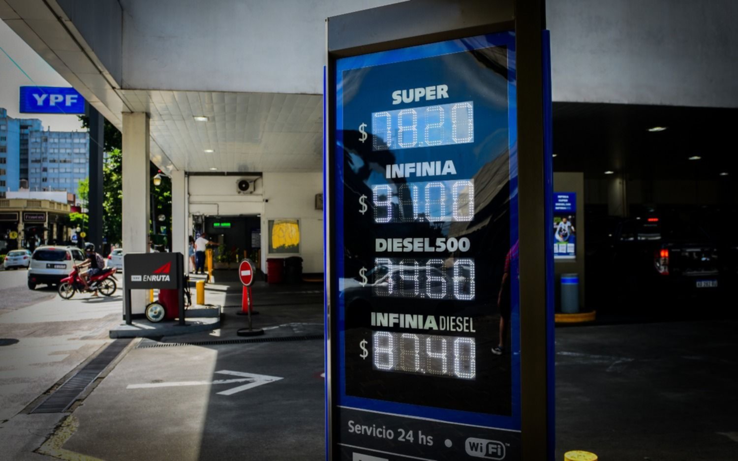 Diez trucos para gastar menos nafta ante las seguidas suba de precios