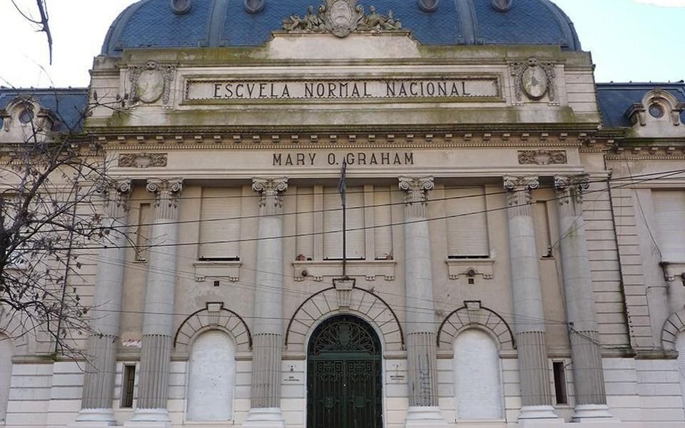 Padres del Normal 1 convocan a un "bocinazo" por el estado edilicio del establecimiento
