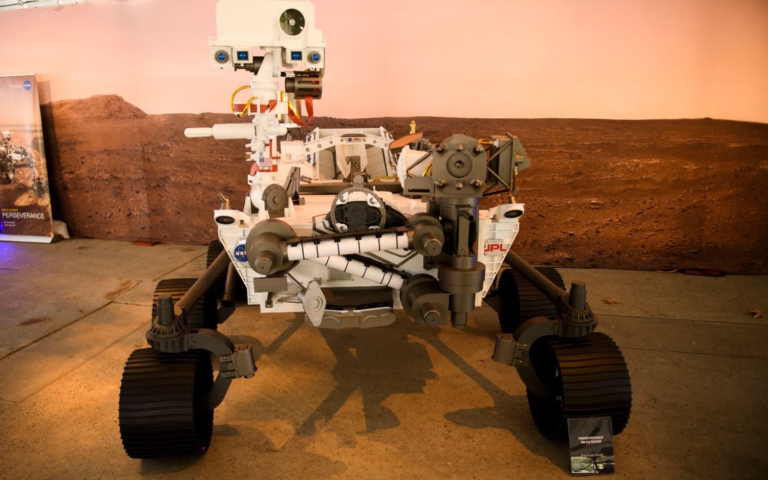 Un rover con siete sistemas de sensores y un helicóptero comenzó a buscar rastros de vida en Marte