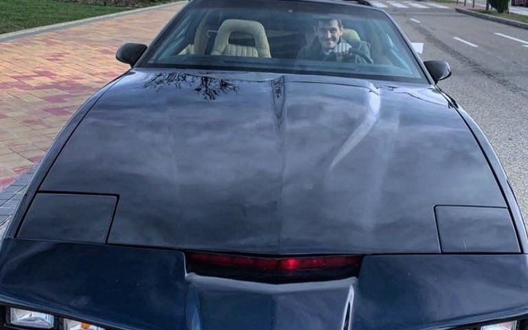 Iker Casillas se compró el Auto fantástico y revolucionó las redes