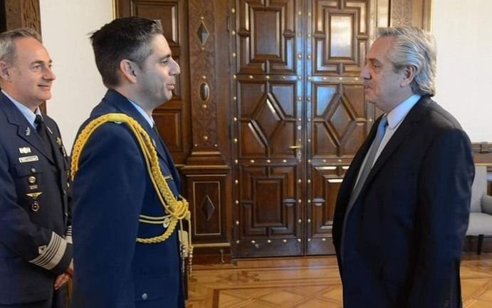 Detienen al edecán presidencial con una arma de fuego no declarada