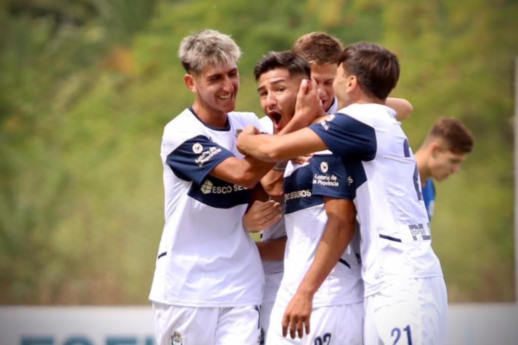 Primera victoria de la Reserva tripera de Chirola Romero