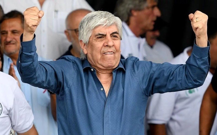 Hugo Moyano admitió que se vacunó, aunque aclaró que por ser "presidente de dos obras sociales"