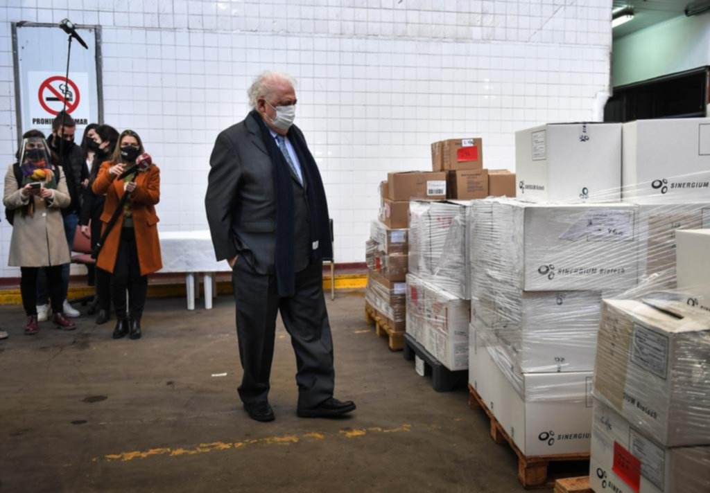 Se suman denuncias en la Justicia por la vacunación VIP