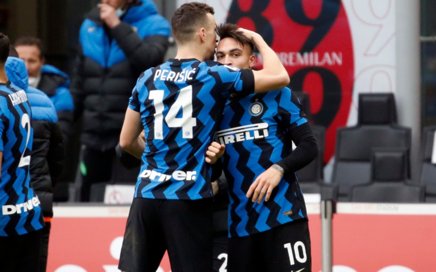 Doblete, goleada y figura: descollante partido de Lautaro en el derby de Milan