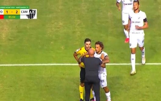 "Show" de Sampaoli: le dijo de todo a los jueces, se fue expulsado y casi termina a los golpes