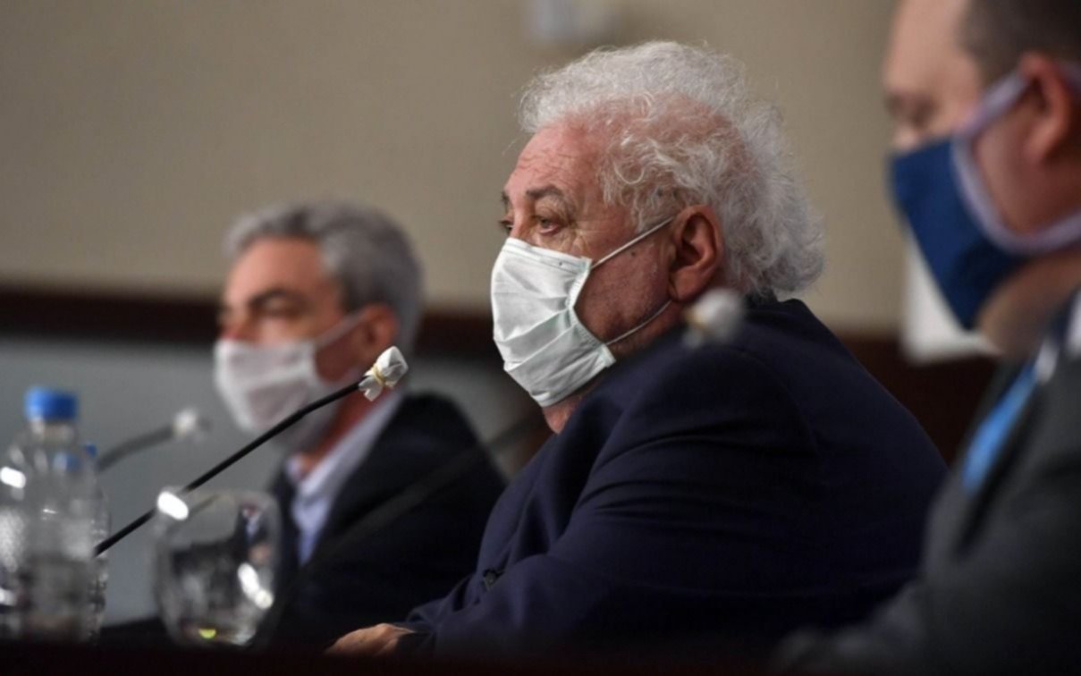 Vacunación VIP: se conoció quién investigará la primera denuncia contra Ginés González García