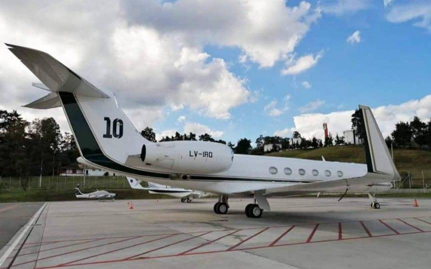 Alberto Fernández viajó a México en el lujoso avión de Lionel Messi: conocelo por dentro