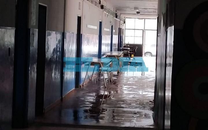 Más escuelas de La Plata con serios problemas edilicios a poco del comienzo de clases