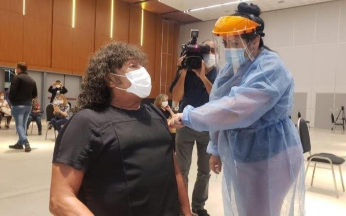 La Mona Jiménez se vacunó contra el coronavirus: "No soy VIP"