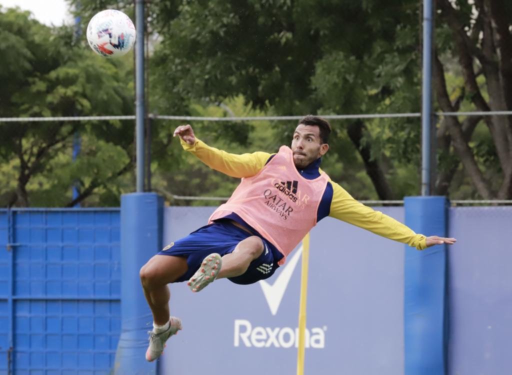 Tevez no entrenó, pero el domingo sería titular en el Xeneize