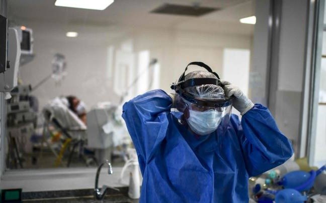 Las muertes por coronavirus descendieron un 20% la semana pasada, aseguró la OMS
