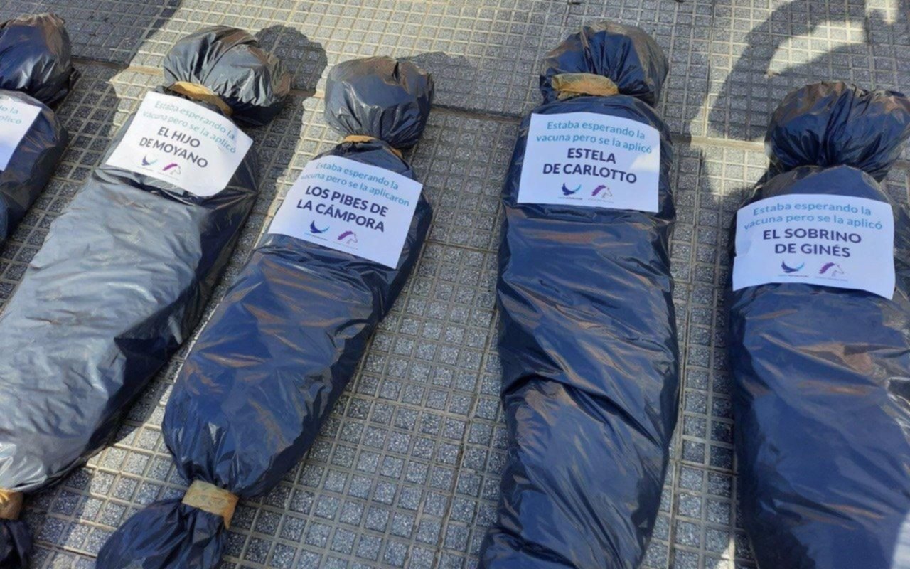 Alberto Fernández: "La forma de manifestarse no puede ser exhibir bolsas mortuorias"
