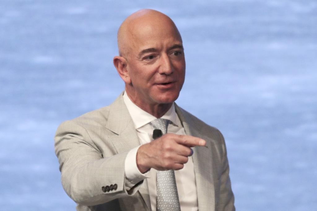 El fundador de Amazon cierra un capítulo pero no se jubila