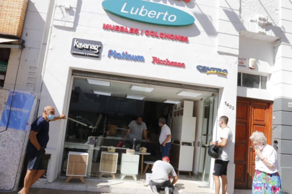 Escruche doble en una mueblería de 12, 61 y 62