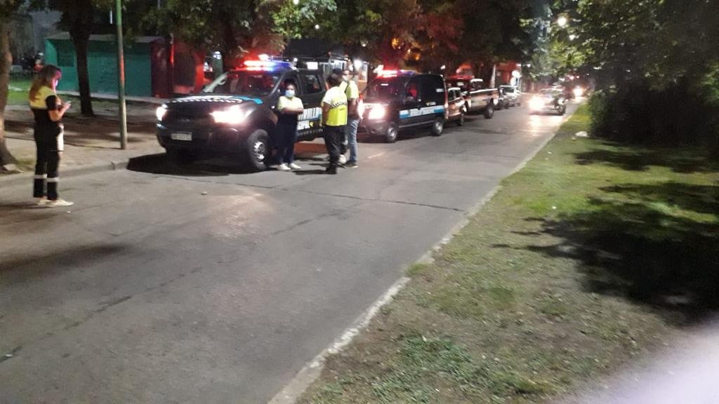 Reclamo por “exhibición” de motoqueros y tensión en el centro de Los Hornos