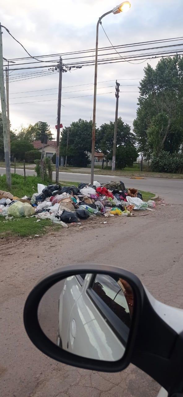 Denuncian que hay un basural en una esquina de Abasto