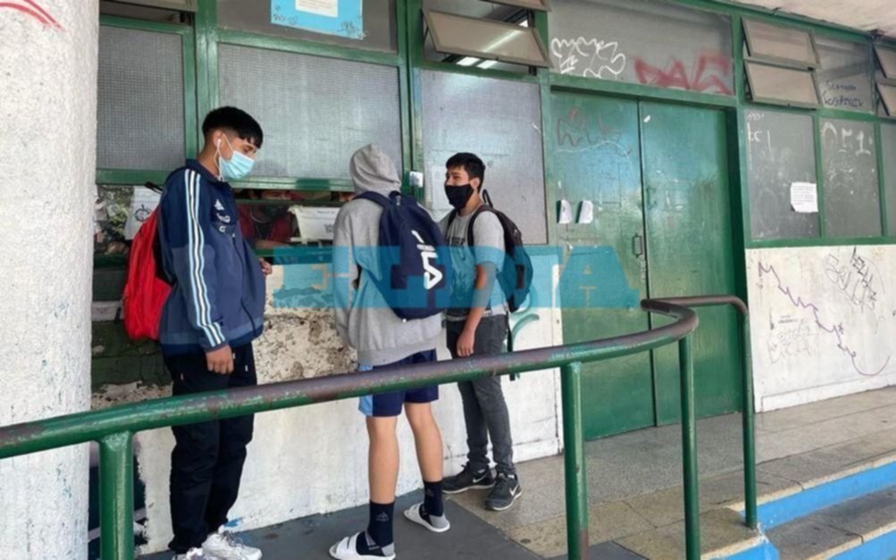 Denuncian "fallido" comienzo de las clases de apoyo en secundaria platense: "No fueron los profesores"