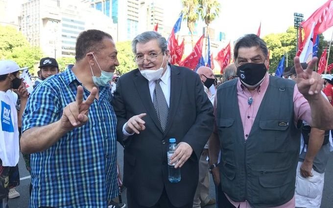 Luis D'Elía exigió “la renuncia de sus cortesanos”