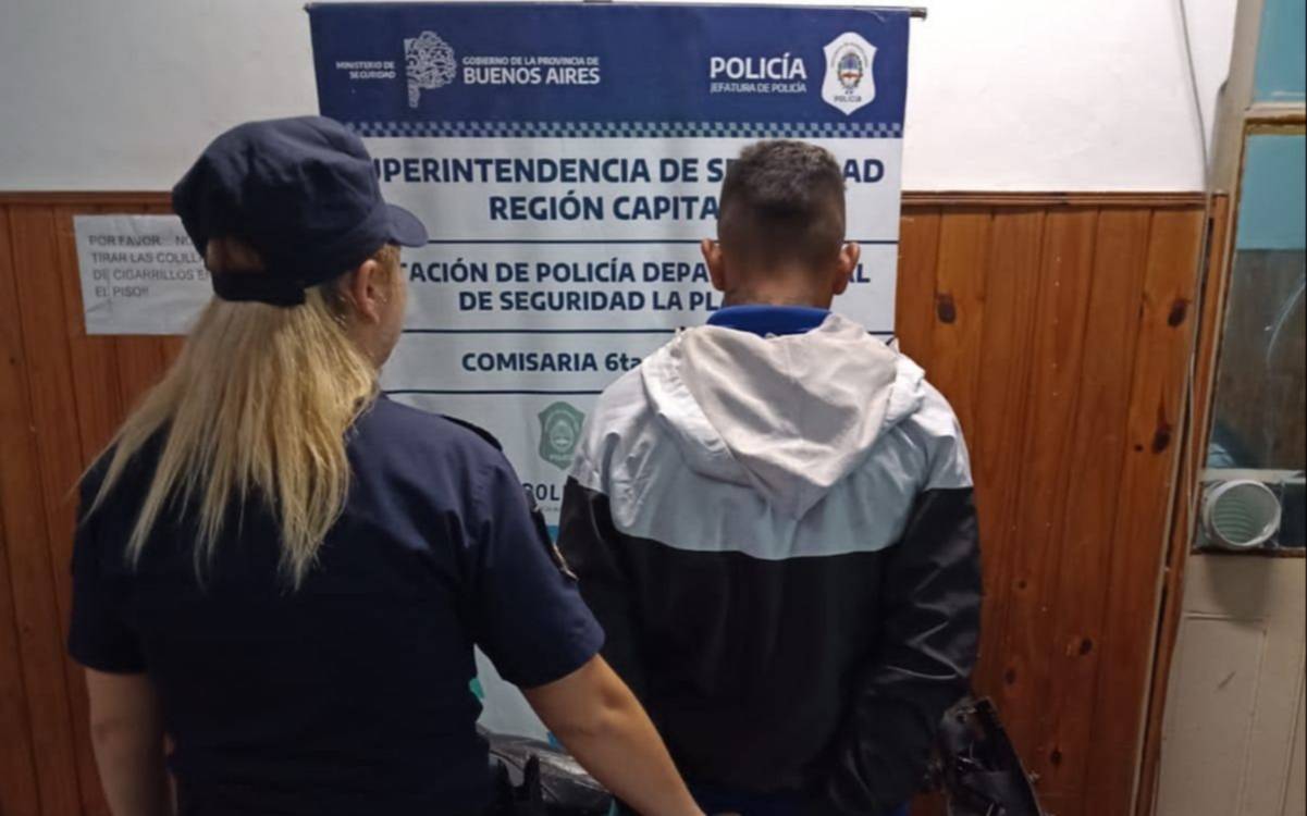 Vendía en Facebook una moto robada en Tolosa y cayó porque un policía "se la compró"