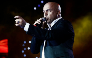 Fabio Santana, el veterano de Malvinas que cantó el himno en el partido Argentina - Colombia