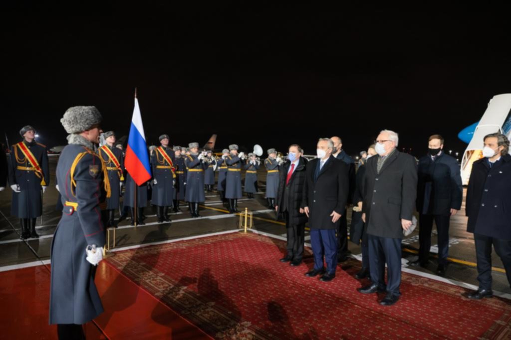 Tras aterrizar en Rusia, Alberto Fernández se reúne con Vladimir Putin