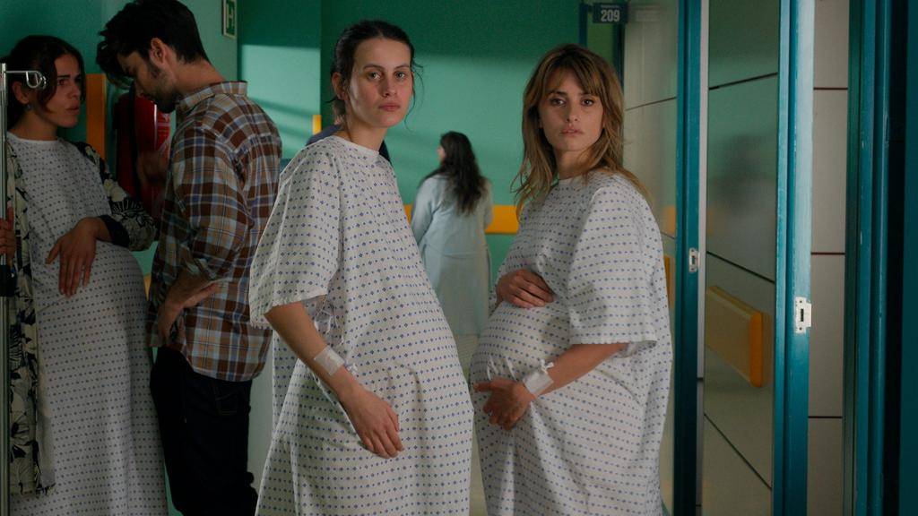 “Madres paralelas”: el melodrama más político de Almodóvar