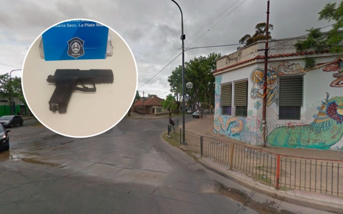 Motochorros asaltaron a una pareja con un arma de juguete e intentaron escapar por avenida 7