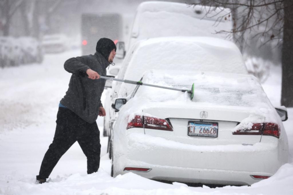 Fuerte tormenta arroja lluvia y nieve sobre EE UU
