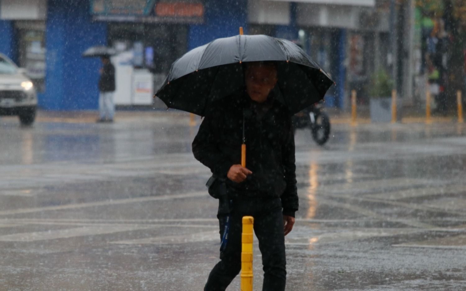Marcado descenso de temperatura y lluvias en la Ciudad: así estará el clima este sábado