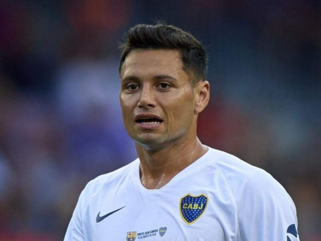 La llegada de Mauro Zárate continúa sin definirse