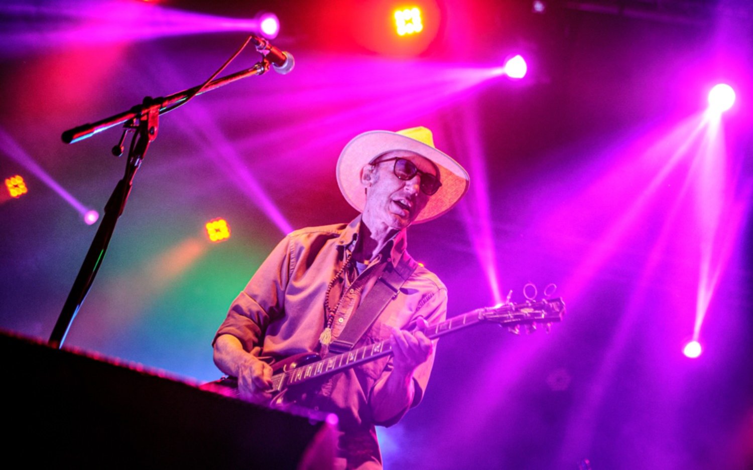 Skay Beilinson revalidó su repertorio solista y latió fuerte en Quilmes