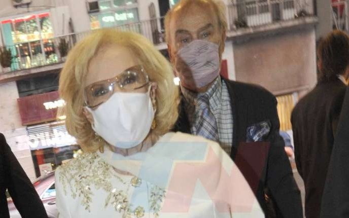 VIDEO ¡Reapareció Mirtha Legrand! Fue al teatro a ver "Inmaduros" y el público la ovacionó