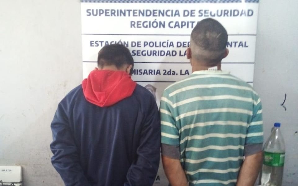 Se metieron a robar repuestos de auto a una casa y los atraparon in fraganti