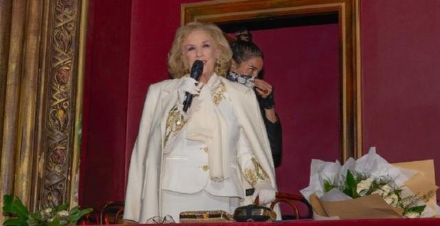 Cómo fue la primera salida de Mirtha al teatro tras casi dos años de encierro
