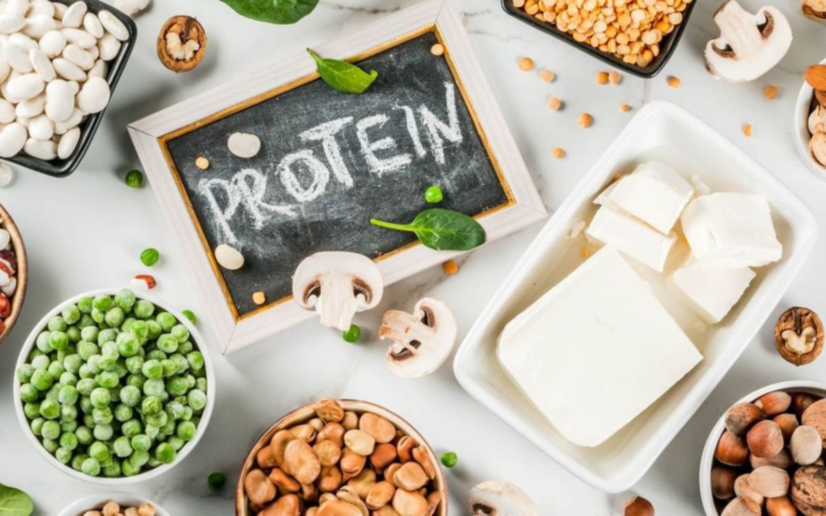 Los 6 alimentos proteicos de origen natural que consumen las personas más longevas del mundo