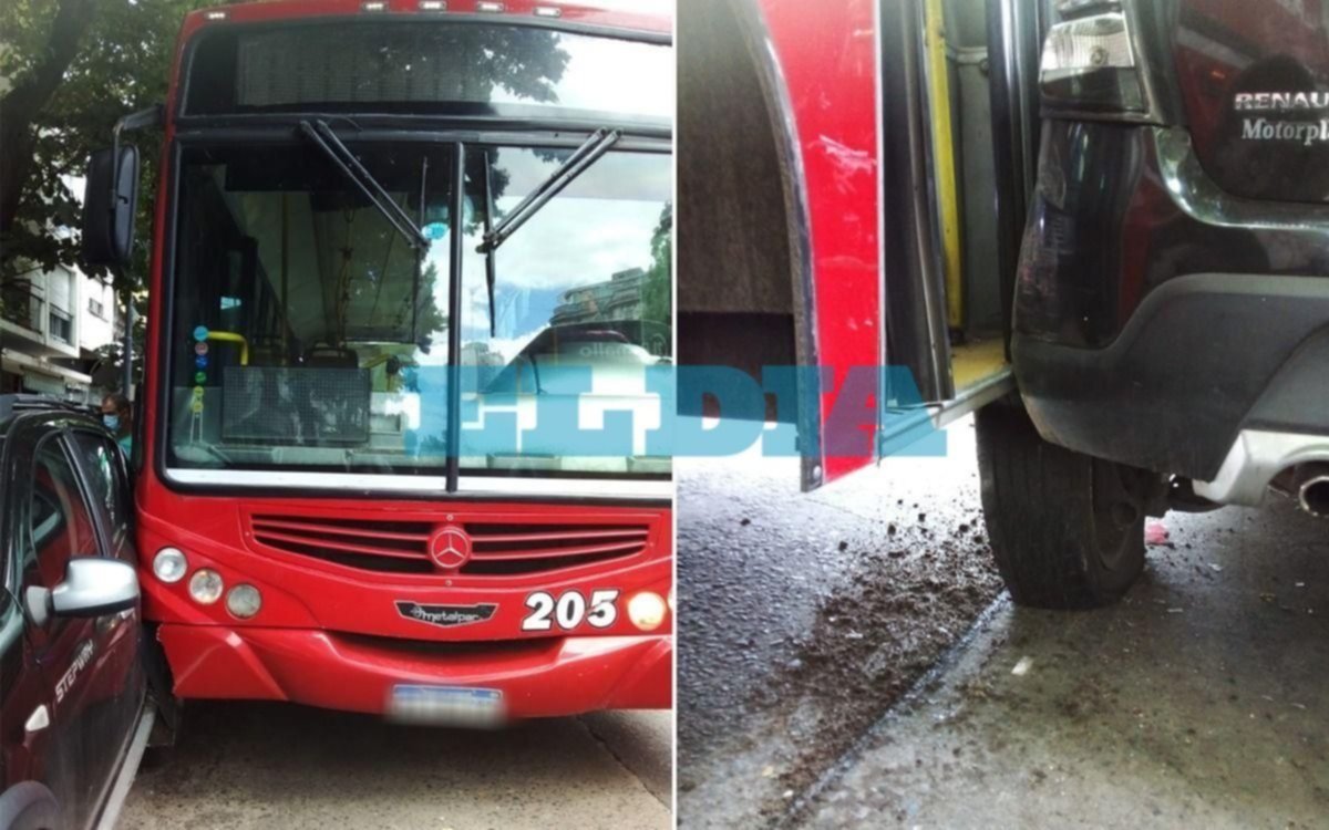 Terrible choque en cadena sobre diagonal 80: un micro embistió a cuatro autos estacionados