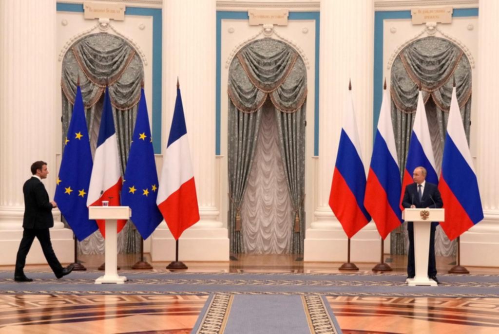 Crisis por Ucrania: Macron le pide a Putin frenar la escalada militar